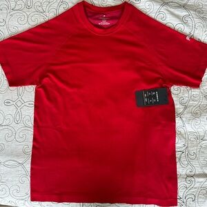 Fabletics men’s red training day tee